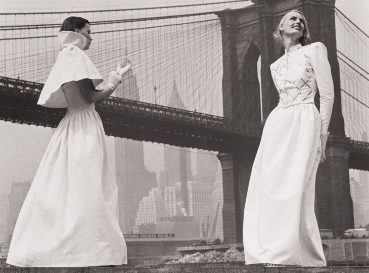 Abendkleider, Modelle Rone Compton und Lili Carlson, New York 1946 © Munchner Stadtmuseum/Sammlung Fotografie, Archiv Hermann Landshoff /
courtesy Schirmer/Mosel
