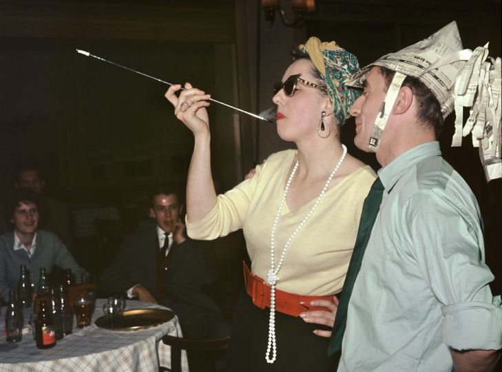 © Josef Heinrich Darchinger, Wirtschaftswunder, Cabaret dans une brasserie de Hamburg, 1956